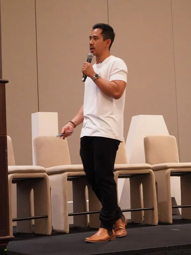 Dr. Rodante Saballa speaking with a microphone beside a lectern.